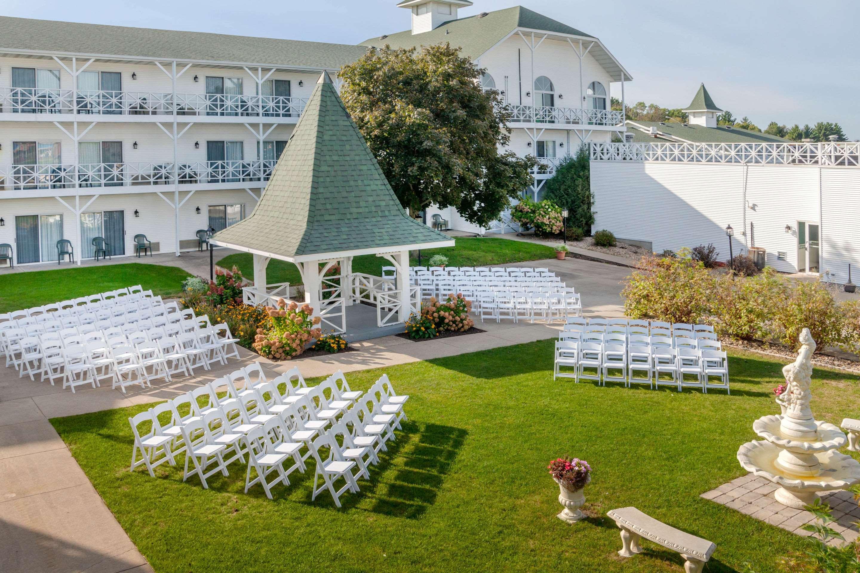The Wisconsin Hotel & Conference Center Lake Delton Exterior photo